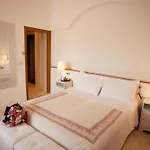 Mini Palace -