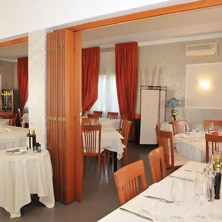 Mini Palace - Otel Molinella
