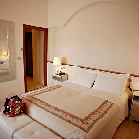 Mini Palace - Hotel