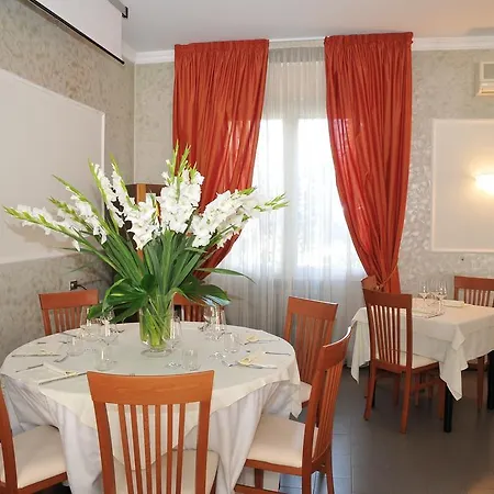 Mini Palace - Hotel 4*