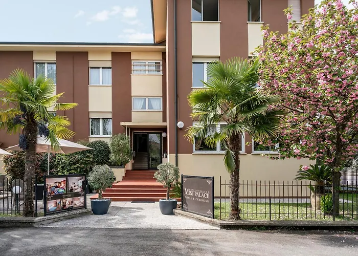 Mini Palace - Hotel